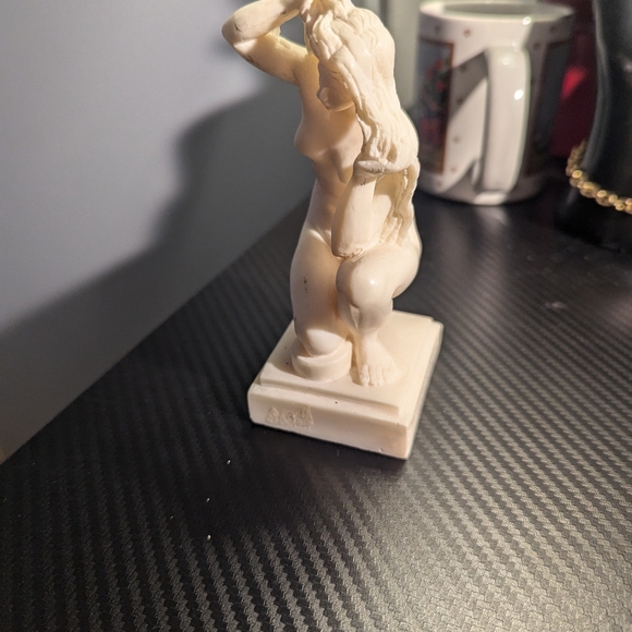 Venus of Rhodes Sculpture - Picture 2 of 5